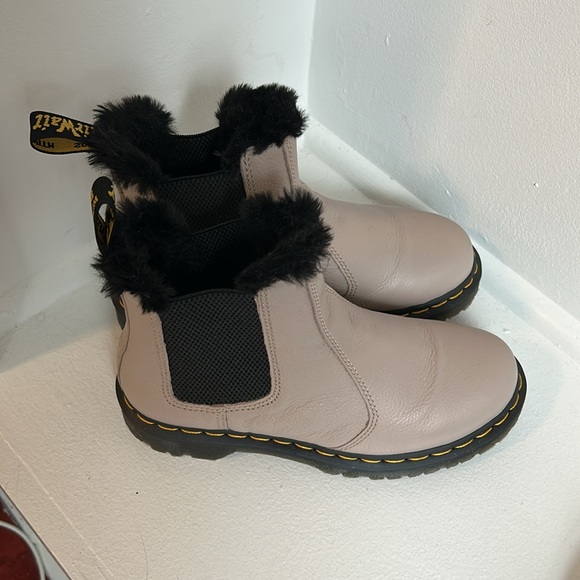 Dr. Martens Light Pink Faux Fur Lined Slip On Boots, Size US 7 - Picture 3 of 6